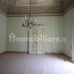 Affitto 5 camera appartamento di 220 m² in Catania