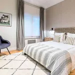 Rent 6 bedroom apartment of 360 m² in madrid