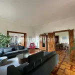 Rent 5 bedroom house of 326 m² in Rome