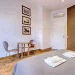 Rent 3 bedroom apartment of 100 m² in Kraków