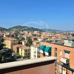 Affitto 4 camera appartamento di 97 m² in Bologna