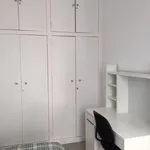 Rent 4 bedroom apartment in Barcelona