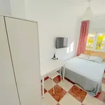 Rent a room of 75 m² in Sevilla