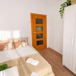 Rent a room of 85 m² in valencia