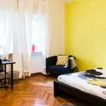 Rent 3 bedroom apartment in Milan