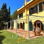 Rent 8 bedroom house of 300 m² in Impruneta