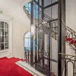 Rent 5 bedroom apartment of 127 m² in Paris