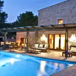 Rent 6 bedroom house in Cala Bassa