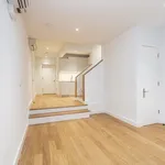 Rent 1 bedroom apartment of 81 m² in Manhattan