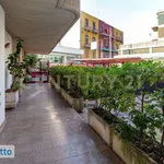 Affitto 4 camera appartamento di 127 m² in Catania