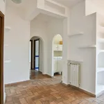 Rent 4 bedroom apartment of 115 m² in Roma