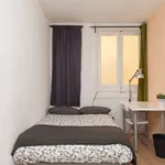 Rent a room of 240 m² in madrid