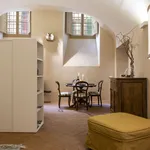 Rent 1 bedroom apartment of 55 m² in Florence