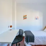 Rent a room of 120 m² in lisbon