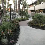 Rent 2 bedroom apartment in Huntington Beach