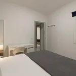 Rent 4 bedroom apartment in Barcelona