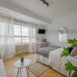 Rent a room of 180 m² in madrid