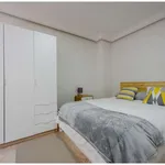 Rent a room of 200 m² in madrid