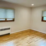 Rent 3 bedroom house in Glen Cove