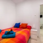 Rent 4 bedroom apartment of 65 m² in Barcelona