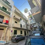 Affitto 4 camera appartamento di 120 m² in Palermo