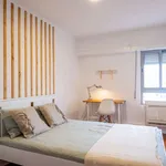 Rent a room of 200 m² in lisbon