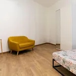 Rent a room in Milan