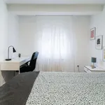 Rent 4 bedroom apartment in Madrid