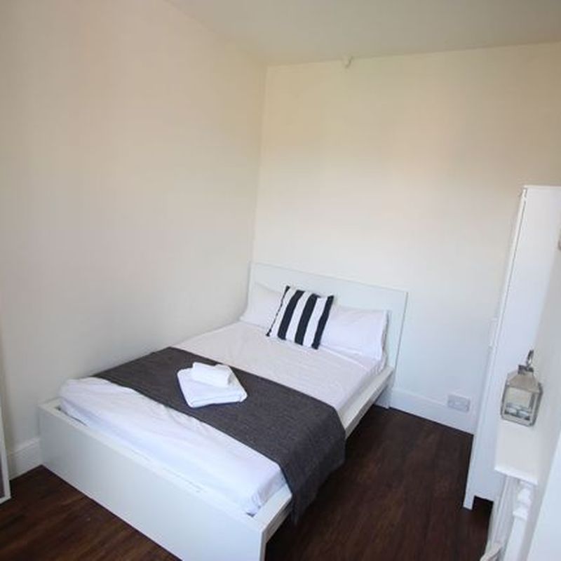 Room to rent in Room 2, Allen Road, Northampton NN1 Kingsthorpe Hollow