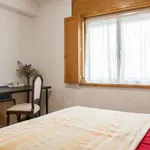 Rent a room of 130 m² in porto