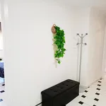 Rent 4 bedroom apartment in Málaga