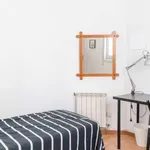 Rent a room of 220 m² in madrid