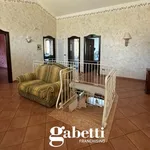 Rent 8 bedroom house of 350 m² in Vitulazio