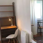 Rent a room of 80 m² in lisbon