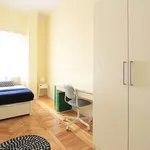 Rent a room of 120 m² in madrid