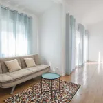 Rent a room of 100 m² in lisbon