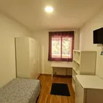 Rent a room of 120 m² in zaragoza