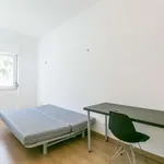 Rent a room of 60 m² in lisbon