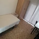 Rent a room of 90 m² in Valencia