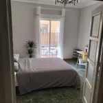 Rent a room of 101 m² in Alicante