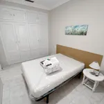 Rent 4 bedroom apartment in Valencia