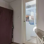 Rent a room of 100 m² in porto