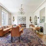 Rent 6 bedroom apartment of 194 m² in Paris