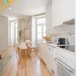 Rent 6 bedroom apartment of 68 m² in Porto