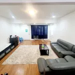 Rent 3 bedroom apartment of 1800 m² in Queens