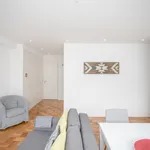 Rent 1 bedroom apartment of 45 m² in Porto