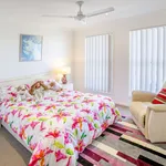 Rent 4 bedroom house of 350 m² in Caloundra West