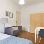 Rent a room of 70 m² in lisbon