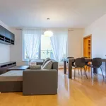 Pronajměte si 3 ložnic/e byt o rozloze 76 m² v Prague