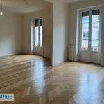 Rent 6 bedroom apartment of 210 m² in Milan